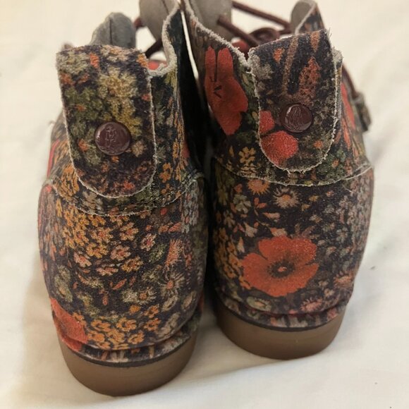 Hush Puppies Floral Cyra Catelyn Tassel Suede Ankle Boot Size 7M - Picture 3 of 5